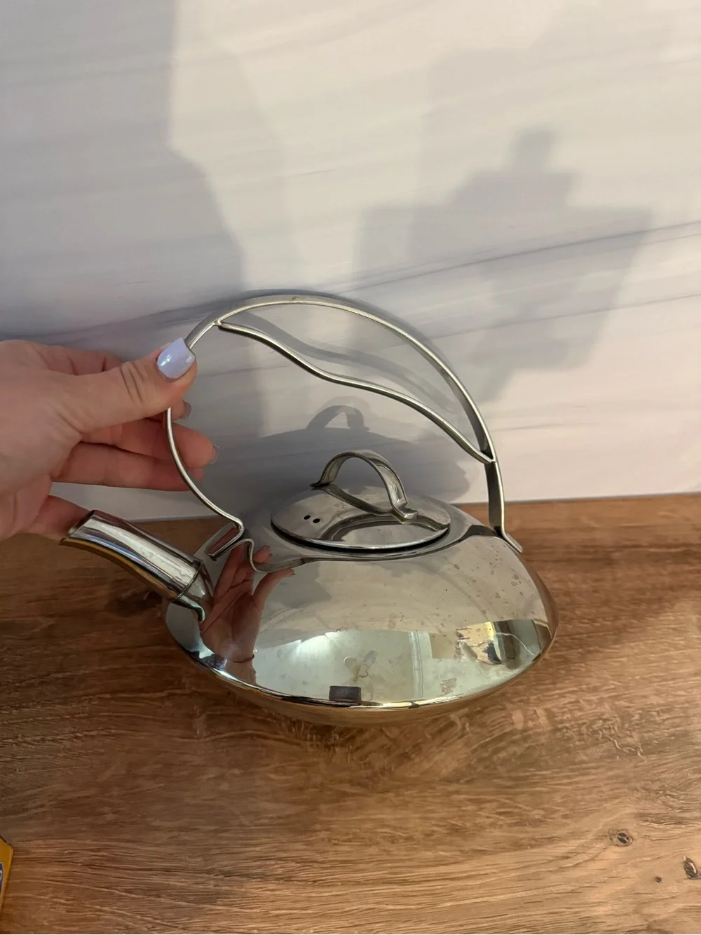 Il Mulino New York 18/10 Stainless Steel Stovetop Tea Kettle Induction